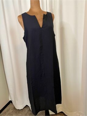 NWOT. Banana Republic Black Sleeveless V-Neck Shift Dress